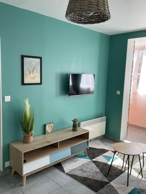 Appartement 2 Pieces, Lumineux, Avec Parking *