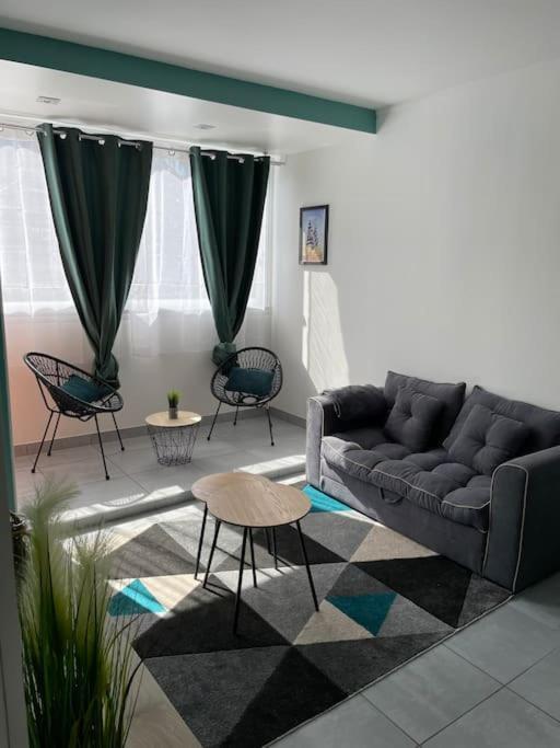 2 Pieces, Lumineux, Avec Parking Cabourg